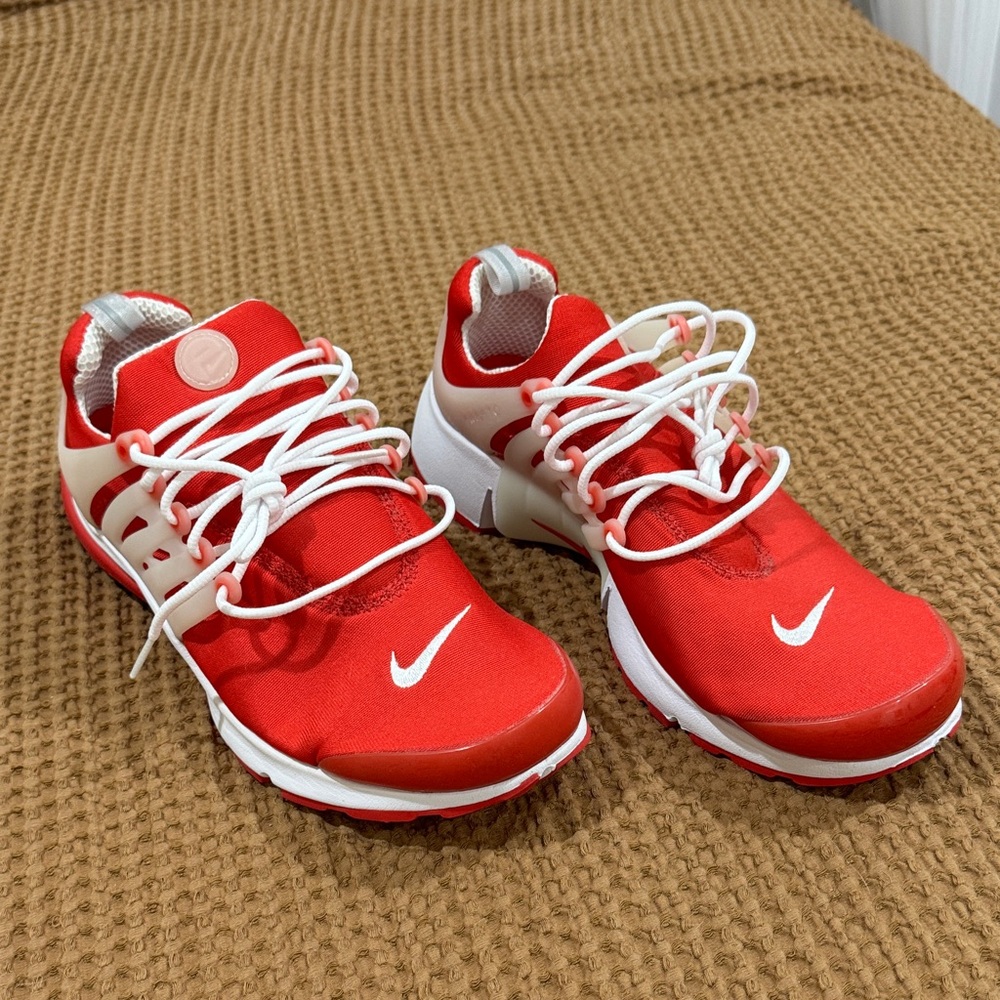 Men’s Nike Dynamic Red and White Athletic Sneakers NWOT